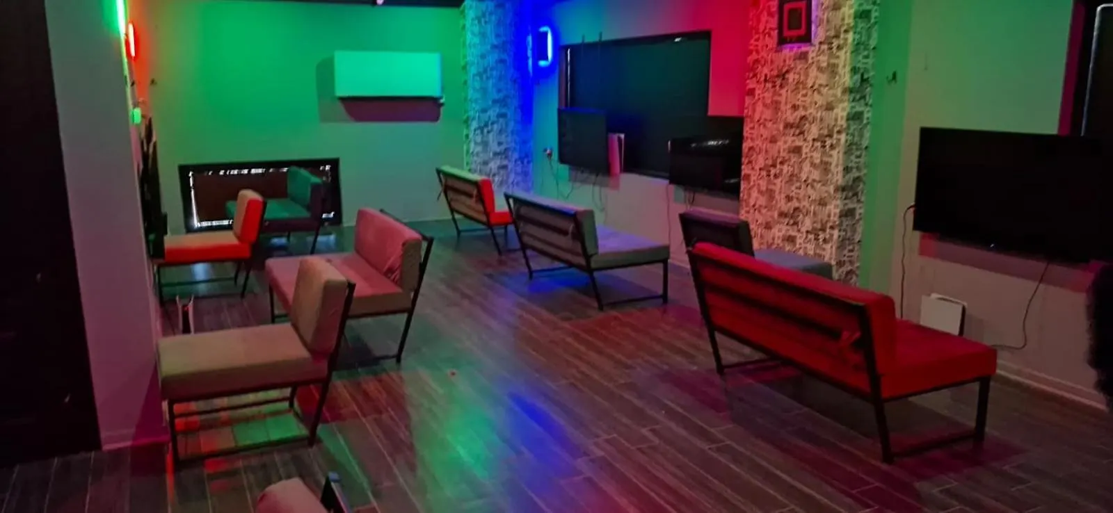Cozy 1Br Apt Near Metro Station On Saburtalo. 트빌리시 아파트